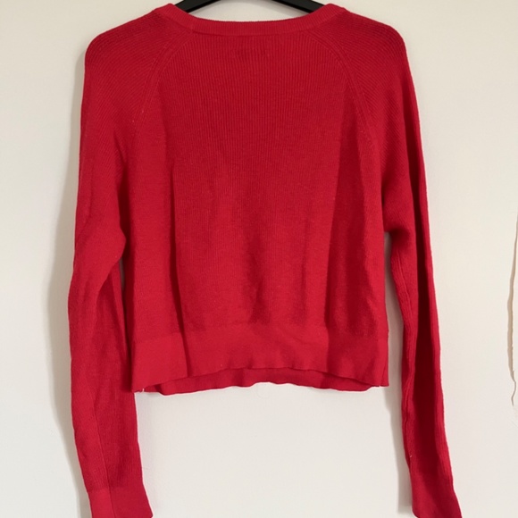 Aritzia - Babaton - Red cropped long sleeve top - Picture 4 of 4